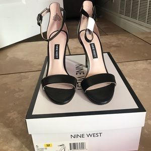 Nine West black strappy heels Size 5